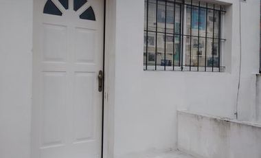 Excelente 2 ambientes en planta alta con Aire acondicionado y estufa. Departamento - Turdera San Benito 131