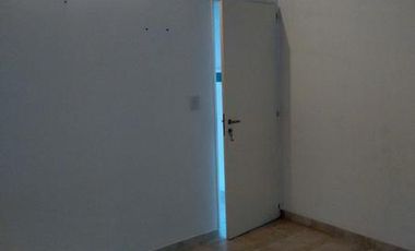 Excelente 2 ambientes en planta alta con Aire acondicionado y estufa. Departamento - Turdera San Benito 131