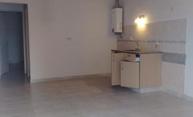 Excelente 2 ambientes en planta alta con Aire acondicionado y estufa. Departamento - Turdera San Benito 131
