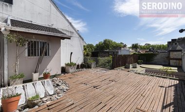 Hermoso chalet con amplio quincho y deck