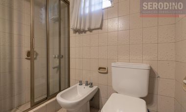 Hermoso chalet con amplio quincho y deck