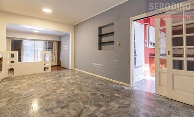 Hermoso chalet con amplio quincho y deck