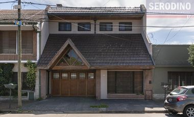 Hermoso chalet con amplio quincho y deck