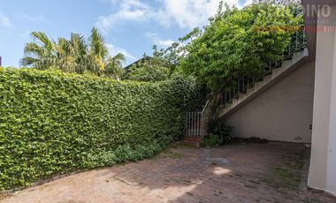 Hermoso chalet con amplio quincho y deck