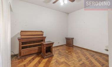 Hermoso chalet con amplio quincho y deck