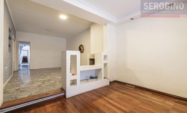 Hermoso chalet con amplio quincho y deck