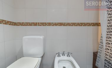 Hermoso chalet con amplio quincho y deck