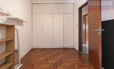 Hermoso chalet con amplio quincho y deck