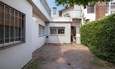 Hermoso chalet con amplio quincho y deck