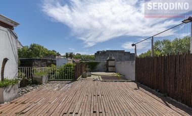 Hermoso chalet con amplio quincho y deck