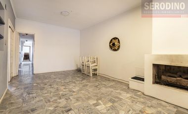 Hermoso chalet con amplio quincho y deck