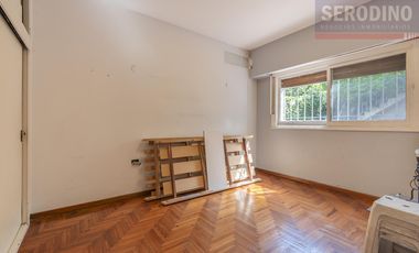 Hermoso chalet con amplio quincho y deck