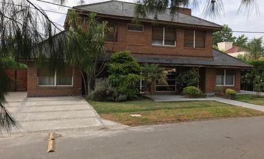 CASA EN VENTA - 6AMB C/ PILETA - COUNTRY CLUB VENADO 2