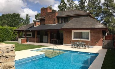 CASA EN VENTA - 6AMB C/ PILETA - COUNTRY CLUB VENADO 2