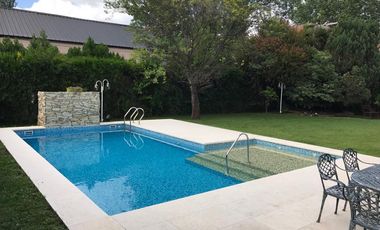 CASA EN VENTA - 6AMB C/ PILETA - COUNTRY CLUB VENADO 2