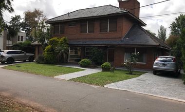 CASA EN VENTA - 6AMB C/ PILETA - COUNTRY CLUB VENADO 2