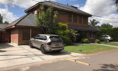 CASA EN VENTA - 6AMB C/ PILETA - COUNTRY CLUB VENADO 2