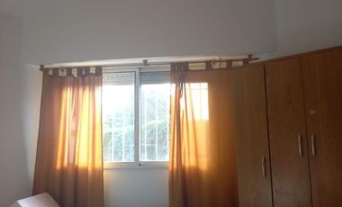 Casa de 2 dormitorios en Oliveros con gran terreno.