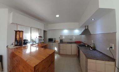 Casa de 2 dormitorios en Oliveros con gran terreno.