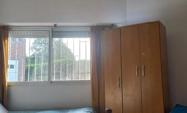 Casa de 2 dormitorios en Oliveros con gran terreno.