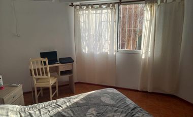 Casa de 2 dormitorios en Oliveros con gran terreno.