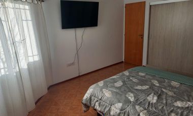 Casa de 2 dormitorios en Oliveros con gran terreno.