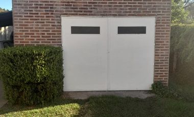 Casa de 2 dormitorios en Oliveros con gran terreno.
