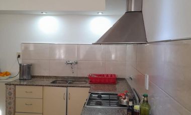 Casa de 2 dormitorios en Oliveros con gran terreno.