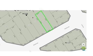 Venta Casa. 2 departamentos. Cochera descubierta para 2 autos. Parque.