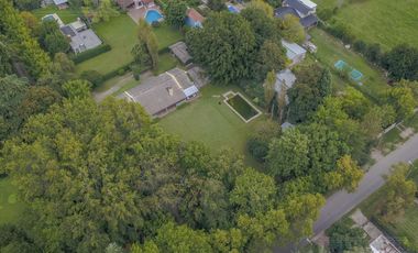 CASA QUINTA. UNA PLANTA-IMPECABLE. JARDIN ARBOLADO. PILETA-KM 38 Panam P