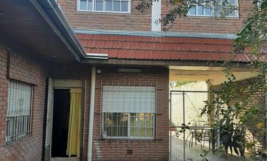 CASA PARA DOS FAMILIAS