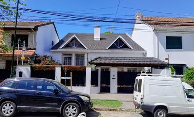 Casa en alquiler en Martinez de Libertador al Rio.