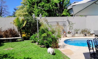 Casa en alquiler en Martinez de Libertador al Rio.