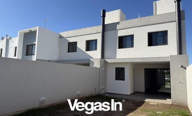 LA CALANDRIA - DUPLEX A ESTRENAR - FRENTE A PLAZA!