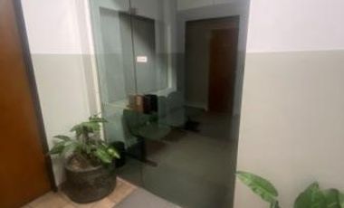 Oficina en  excelente esquina del centro de lomas