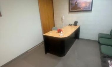 Oficina en  excelente esquina del centro de lomas