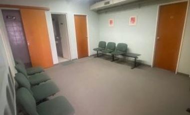 Oficina en  excelente esquina del centro de lomas