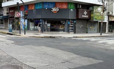 Oficina en  excelente esquina del centro de lomas