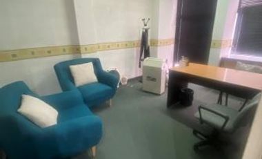 Oficina en  excelente esquina del centro de lomas