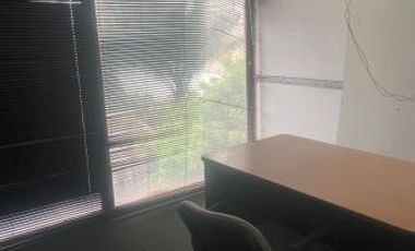 Oficina en  excelente esquina del centro de lomas