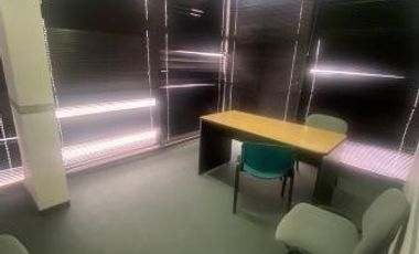 Oficina en  excelente esquina del centro de lomas