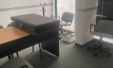 Oficina en  excelente esquina del centro de lomas