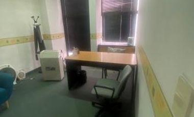 Oficina en  excelente esquina del centro de lomas