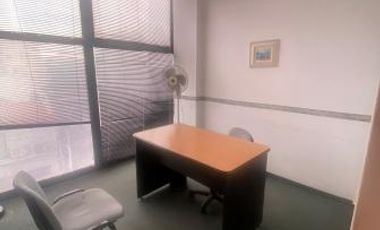 Oficina en  excelente esquina del centro de lomas