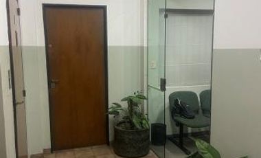 Oficina en  excelente esquina del centro de lomas