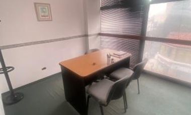 Oficina en  excelente esquina del centro de lomas