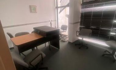 Oficina en  excelente esquina del centro de lomas