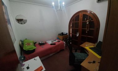 Casa en Lomas de Zamora este sobre lote de 338 2 totales con departamento de 3 amb independiente