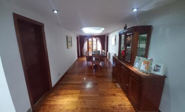 Casa en Lomas de Zamora este sobre lote de 338 2 totales con departamento de 3 amb independiente