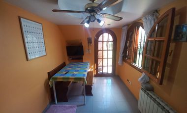 Casa en Lomas de Zamora este sobre lote de 338 2 totales con departamento de 3 amb independiente